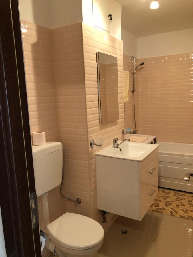 Le Garcon De Cristina-Simple,Quiet,Spacious Studio Bucarest Esterno foto